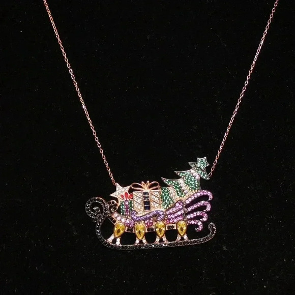 Vintage NOS Christmas Sleigh With Christmas Tree & Presents Necklace - Picture 1 of 3